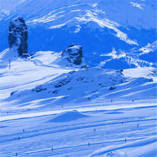 إيطاليا تنشئ أول منتجع تزلج خالٍ من البلاستيك في أوروبا